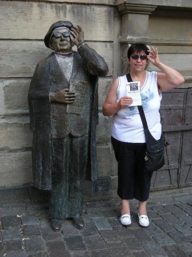 Ma imiteert standbeeld