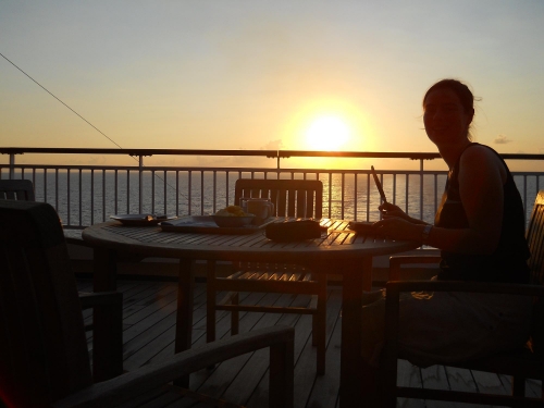 Ontbijten met zicht op de zonsopkomst